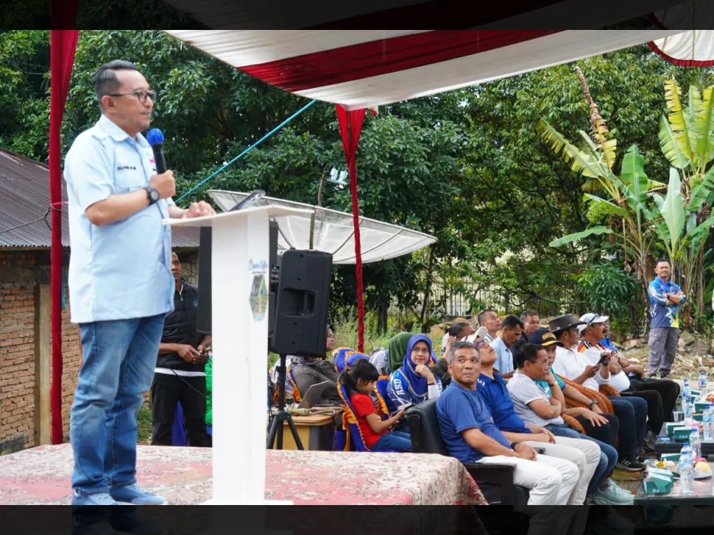 Eka Putra Buka Turnamen Bola Voli se Sumbar di lapangan Pasar Talang